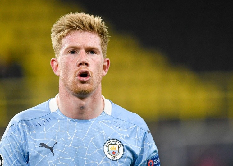 德天空：那不勒斯想签弗赖堡中场曼赞比顶替受伤的德布劳内（德天空：那不勒斯考虑签下弗赖堡中场曼赞比，顶替伤缺的德布劳内）