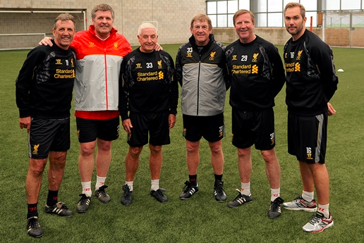 哈登率快船在常规赛中单挑魔术，连续4场得分超28分，但球队仍落后较大。（哈登率快船常规赛对阵魔术，连4场28+仍难阻球队大比分落后）