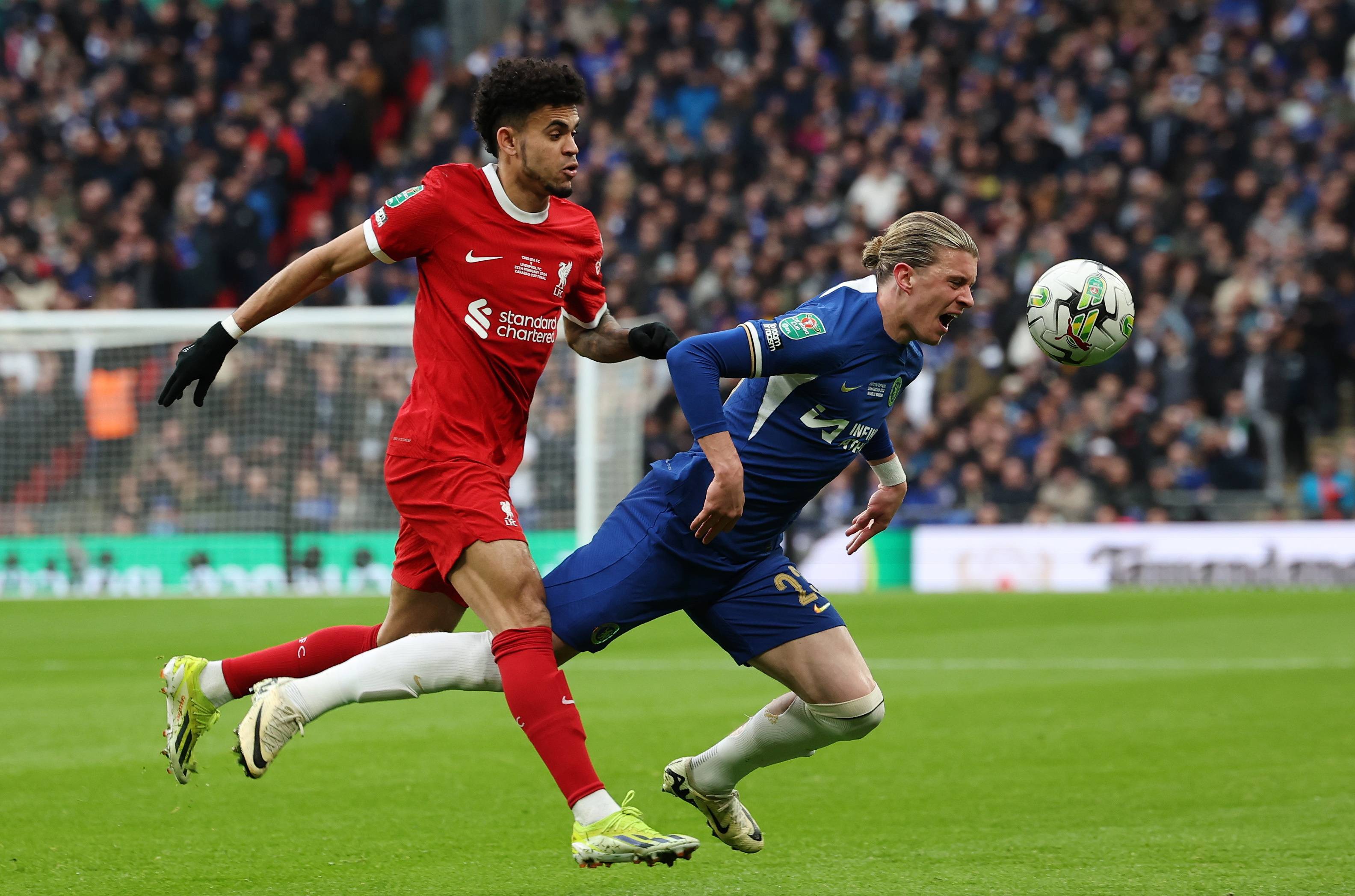 邮报：明年世界杯上下半场中段设强制补水时间，每次三分钟（邮报：明年世界杯上下半场中段将设三分钟强制饮水暂停）