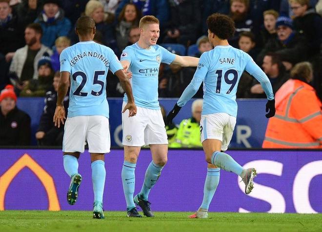 半场战报：比利亚雷亚尔1-1马略卡，赫拉德-莫雷诺建功，萨穆-科斯塔破门（半场：比利亚雷亚尔与马略卡1-1，赫拉德-莫雷诺与萨穆-科斯塔各入一球）